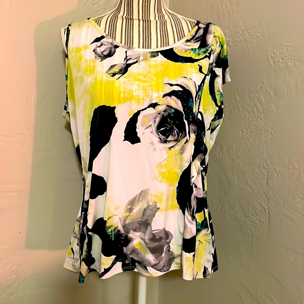 Black and white yellow rose top